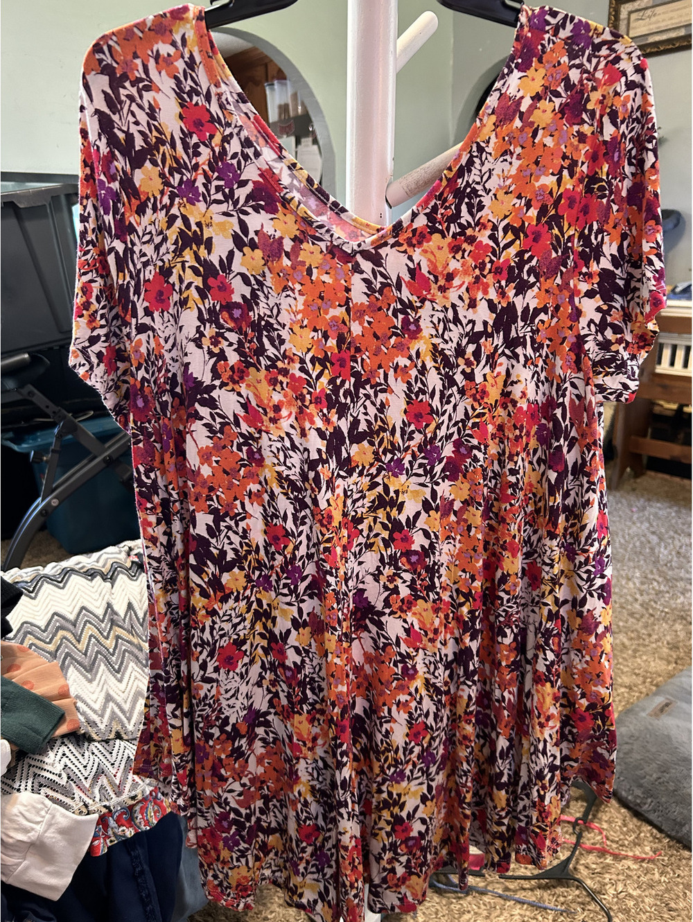 Roaman's Women's Plus Size Floral V-Neck Rayon Spandex Top, Size 18/20 Large